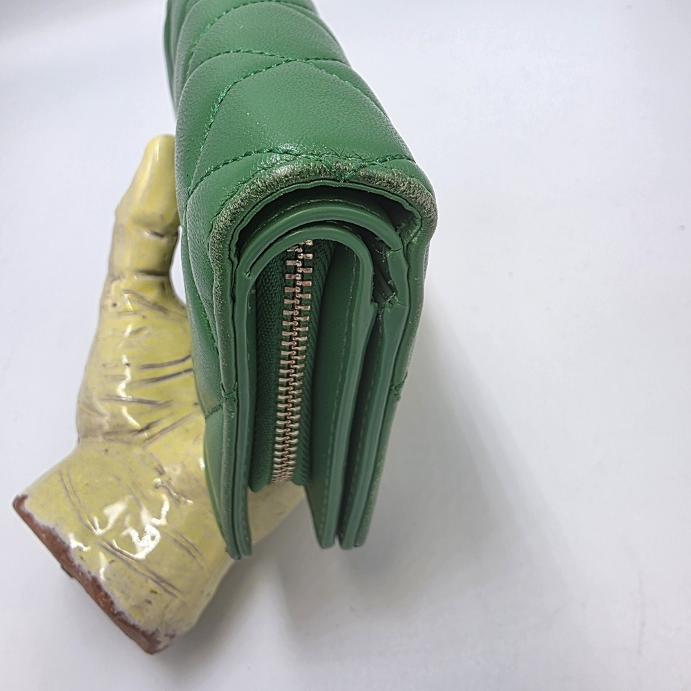 KATE SPADE Carey Medium Compact Bifold Wallet in Bright Green Quilted Leather - Picture 11 of 11